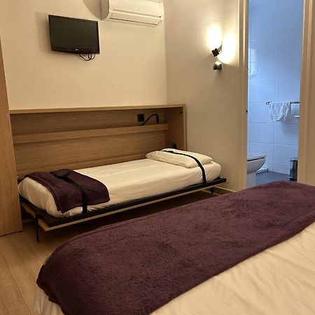 Hostal Restaurant Roma Cubells Luaran gambar