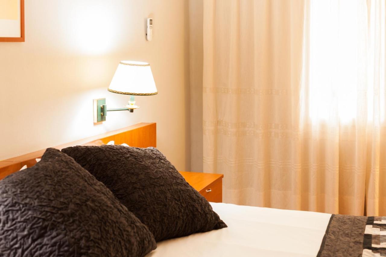 Hostal Restaurant Roma Cubells Luaran gambar
