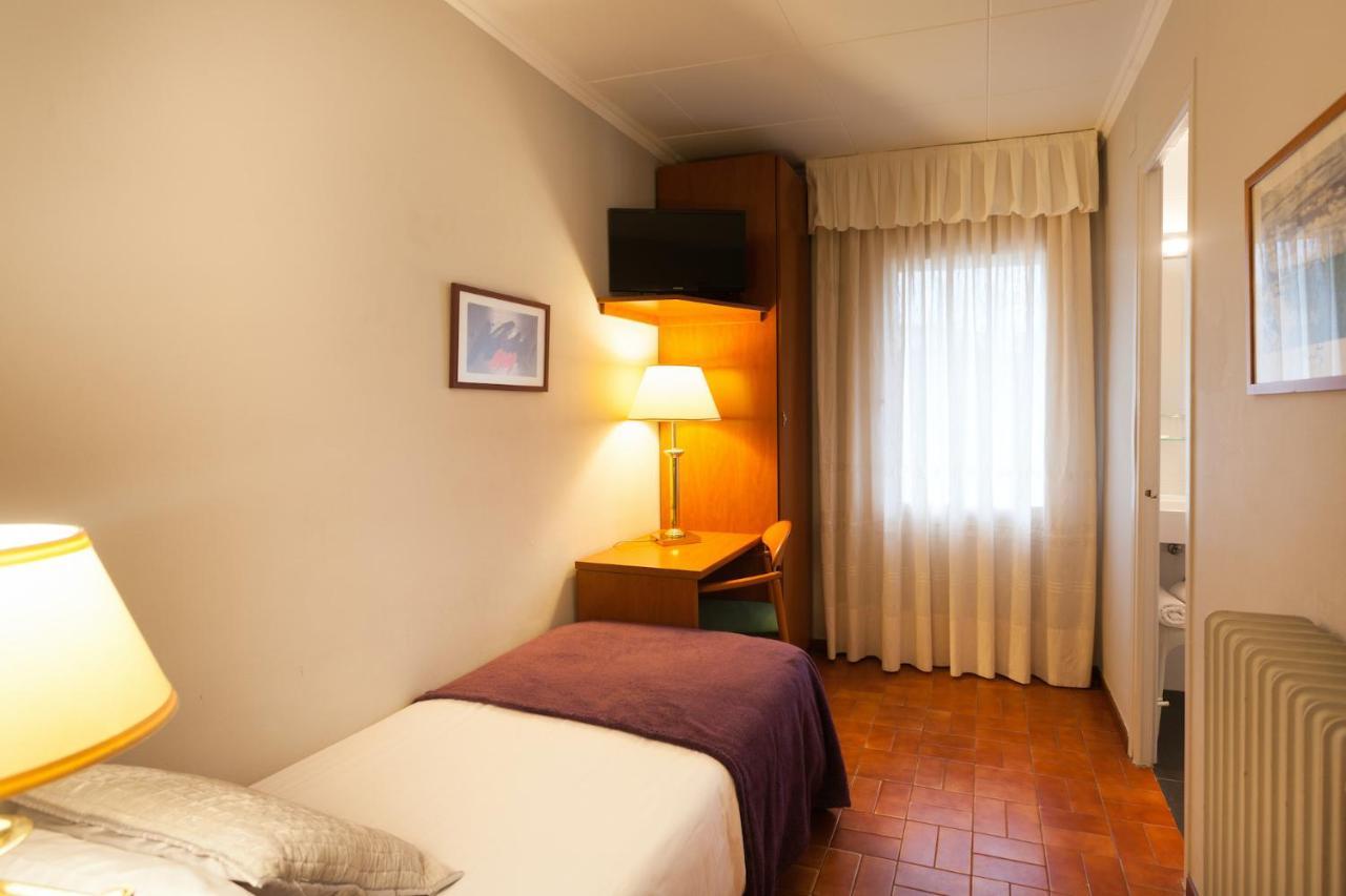 Hostal Restaurant Roma Cubells Luaran gambar