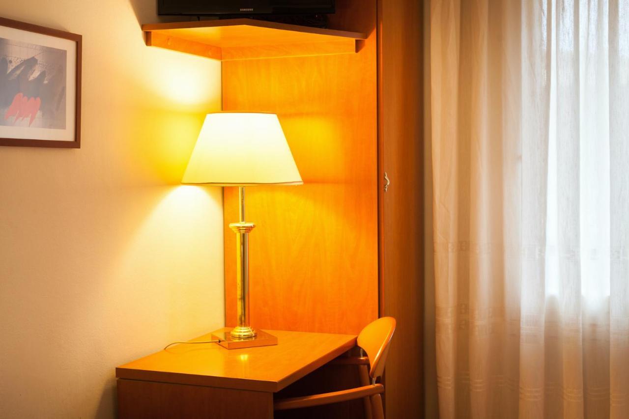 Hostal Restaurant Roma Cubells Luaran gambar