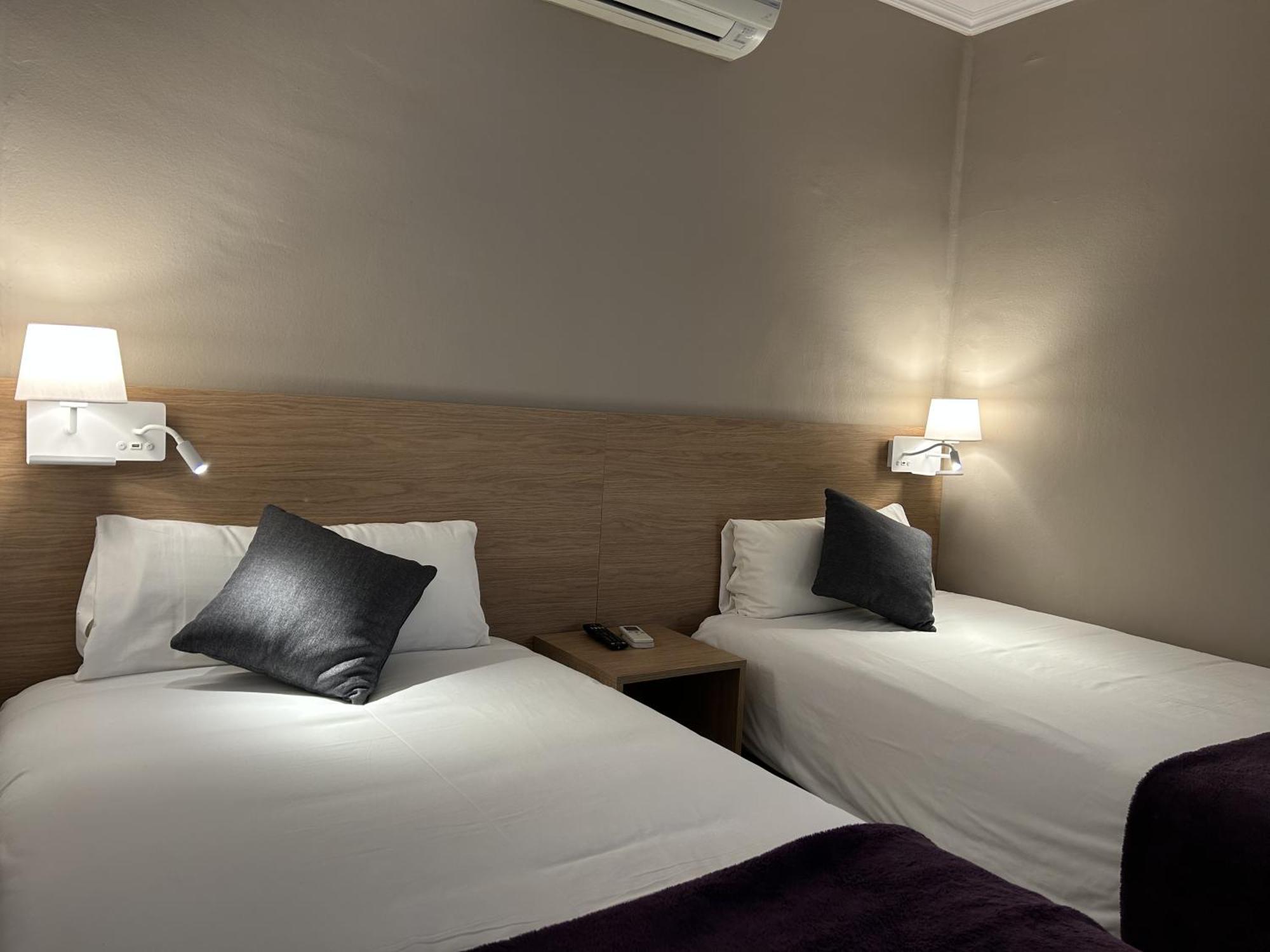 Hostal Restaurant Roma Cubells Luaran gambar