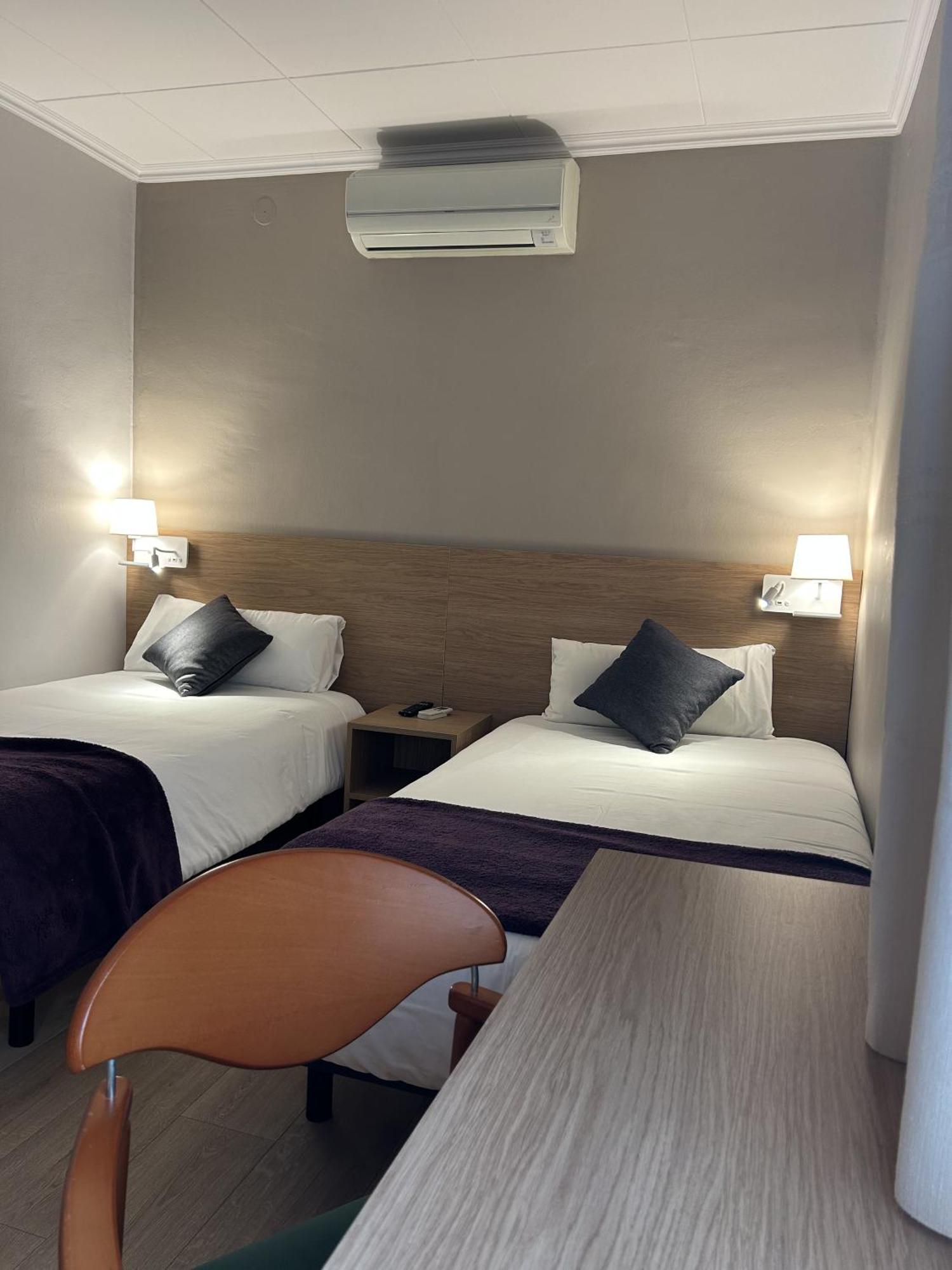 Hostal Restaurant Roma Cubells Luaran gambar